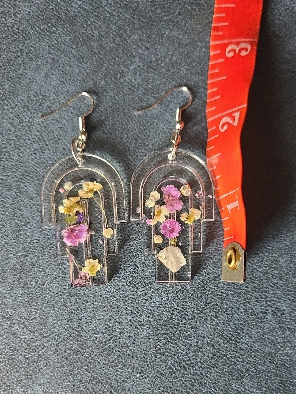 Handmade Clear Resin Arch Earrings with Pink & Yellow Dried Flowers - Picture 3 of 3